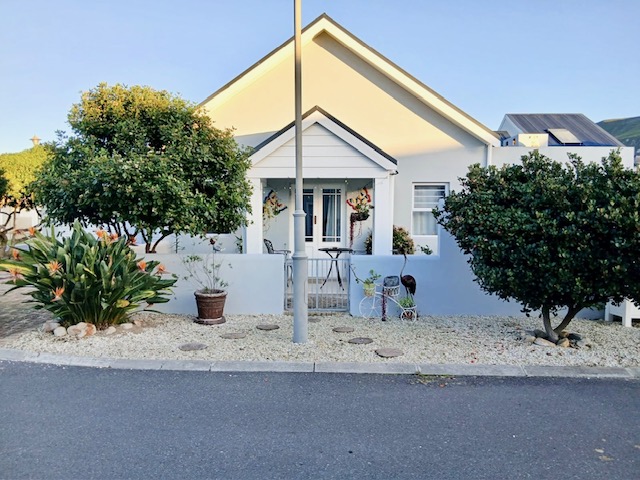2 Bedroom Property for Sale in Sandbaai Western Cape
